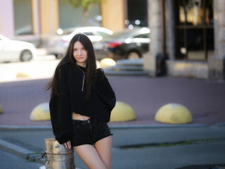 Alter: 28 / Fische - Alter: 80 / schlank - Geschlecht: weiblich - Ausrichtung: heterosexuell - Haare: brünett / lang - Piercing: keins - bewebmaster-Alter: A - Hautfarbe: weiss - Augen: grün - Rasur: vollrasiert